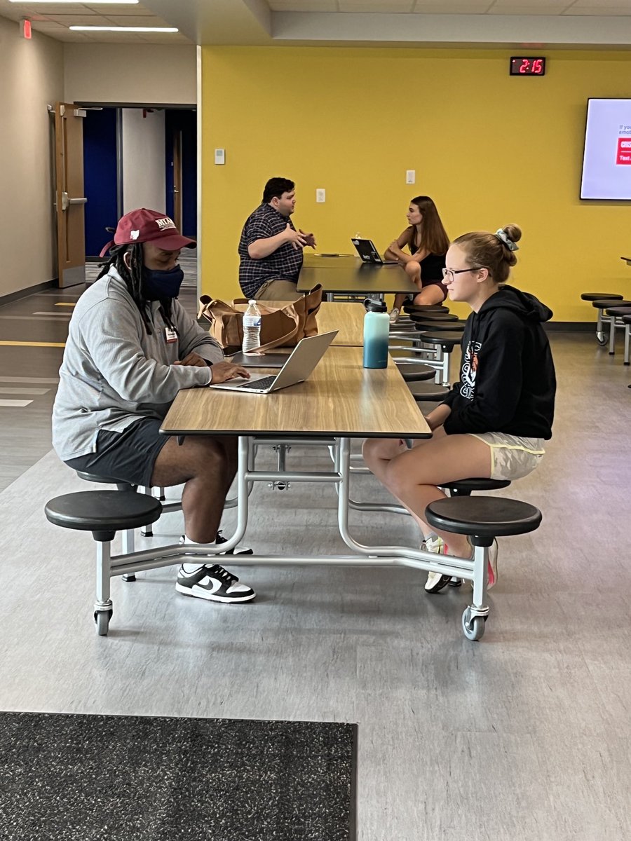 Great day at the Mariemont College Application Workshop!! Seniors - let me know if you’d like to join our next workshop on this Thursday at 9am! ⁦<a href="/MCSDCounselors/">Mariemont Counselors</a>⁩ ⁦<a href="/MariemontSchool/">Mariemont Schools</a>⁩ ⁦<a href="/Mariemont_HS/">Mariemont HS</a>⁩