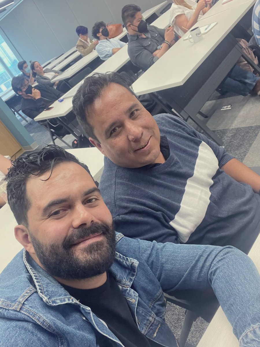 MaritoPino's tweet photo. Acá con el Master @rod77_m en #SeoConf2022
Ojalá a la próxima venga @CastilloEnnio y nos visite !!! https://t.co/tfZOmBkzd2