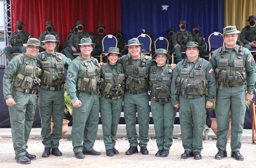 ⏩Me siento honrado por dirigir el timón del <a href="/viceplani_mppd/">Viceministerio de Planificación y Desarrollo FANB</a> durante un año, hoy le doy la bienvenida a la Alm. Noris Negrón, quien llevará las riendas de este barco, le auguro éxitos en su nueva gestión como Viceministra de Planificación y Desarrollo para la Defensa. Bz!