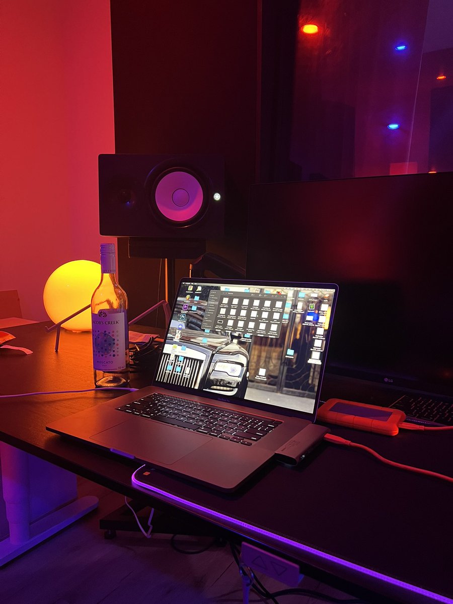 LUVBENJII's tweet photo. In My Zone 👨🏻‍💻 https://t.co/Fyui8GT93Q