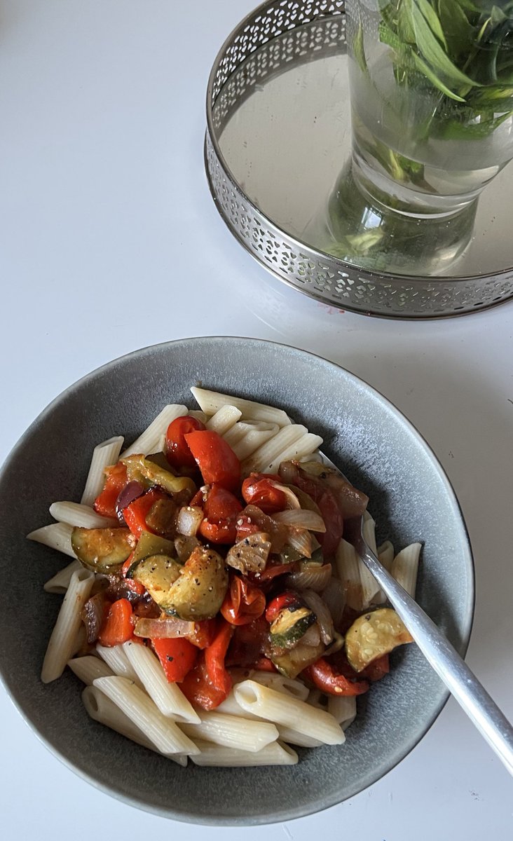 CaliforniaFrizz's tweet image. I love my veg 🥗 

I said veg, not BUGS 🐛 

I don’t do BUGS 👍🏾

#ThanksThen