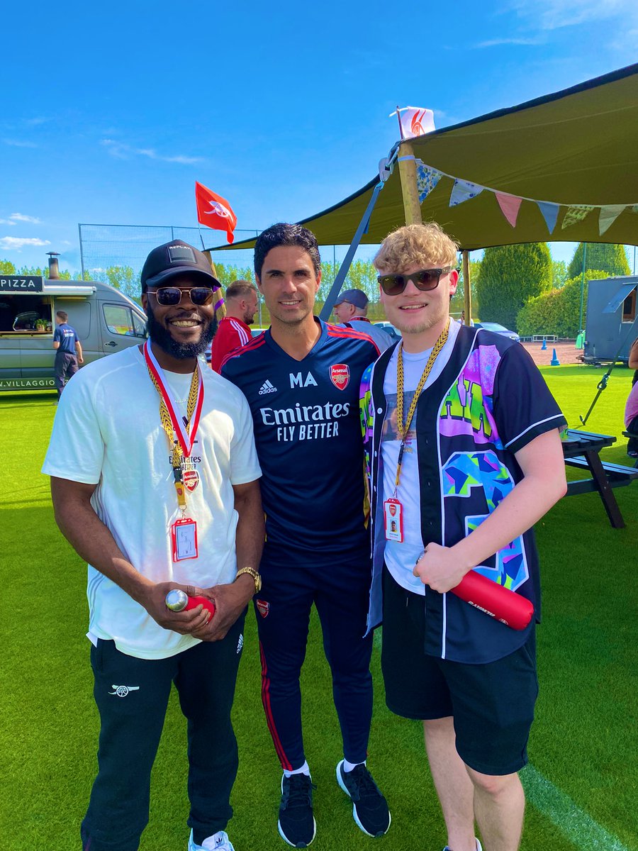 My manager is better than yours‼️ #COYG #ArsenalSummerParty