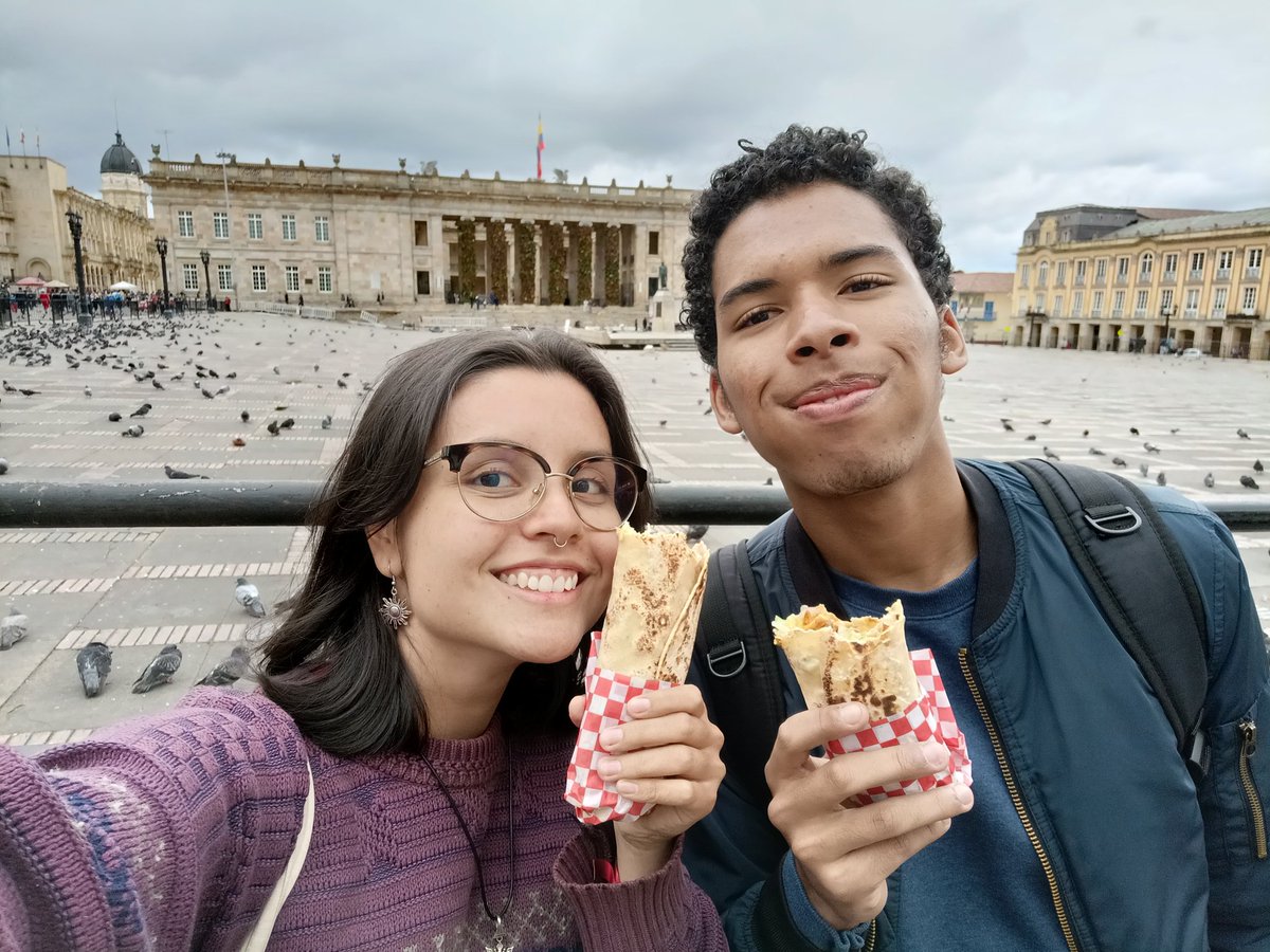 paulandrojas's tweet image. Eating shawarma in Bogotá - Colombia 😅 @samuel_baron21 @globalECH  #GlobalizationECH