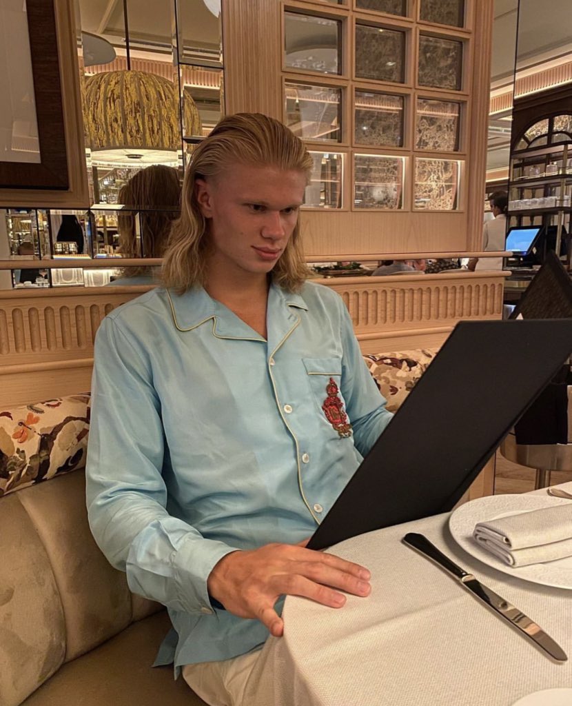 City_Xtra's tweet photo. Ig Haaland: “About to order the whole menu” [erling.haaland] https://t.co/zDx9UGfGmr