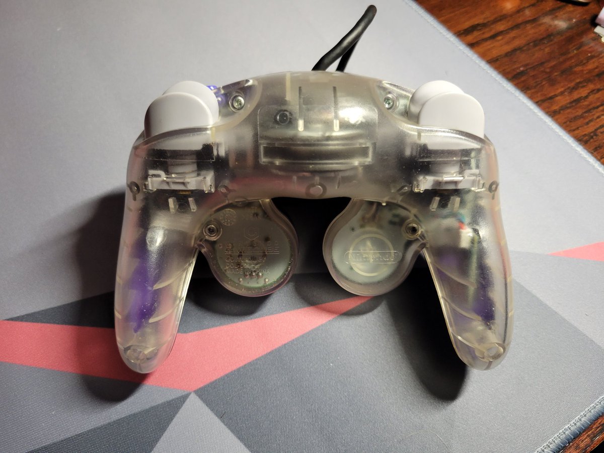 🚨🚨GIVEAWAY!!! 🚨🚨

To celebrate 2000 followers (or 2140 or whatever) I'm giving away a controller!
Featuring:
Purple front shell by <a href="/catwoman262/">Rachel</a>
Clear back shell
Face buttons and sticks by me
No reset snapback module

Retweet and follow <a href="/catwoman262/">Rachel</a> and <a href="/CSS_Kief/">CSS | Kief 🔜 SMYM</a> to enter!