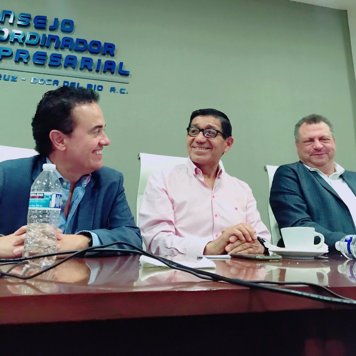 ArteagaAponteMX's tweet photo. Agradezco a #CANACAR Región Sureste por la invitación al foro regional “El Transporte de Carga en la Ley General de Movilidad y Seguridad Vial”. https://t.co/zfzVZ1yGAq