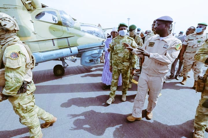 GoitaAssimi's tweet image. Le lot d’équipements militaires reçu ce matin, reflète à juste titre notre engagement à tout mettre en œuvre, pour rehausser le niveau d’opérabilité de nos forces de défense et de sécurité de notre pays.