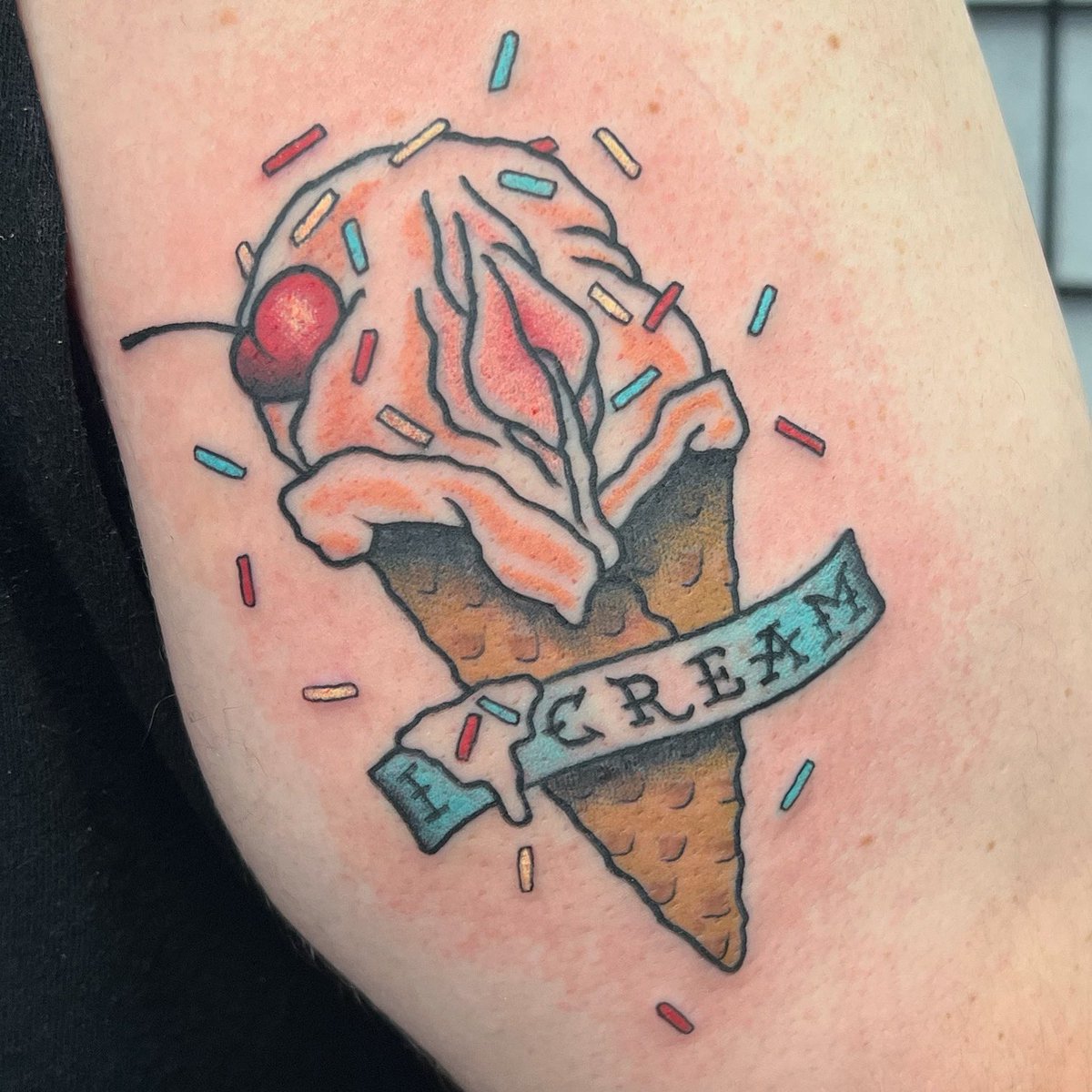 robbparish's tweet photo. i’m still obsessing over this tattoo i got to do last week https://t.co/oGDNI4nOUY
