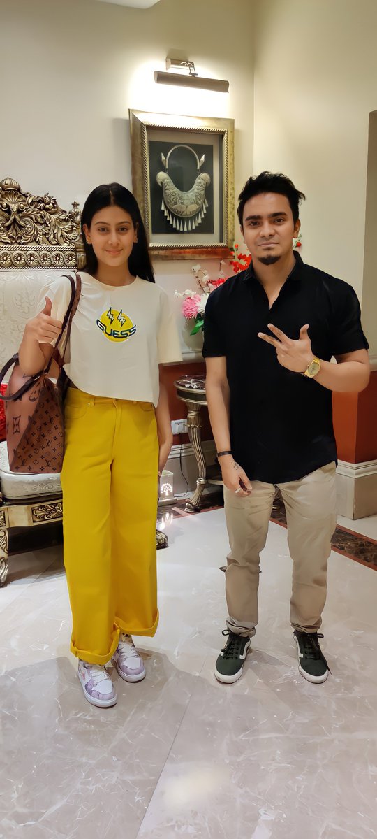 ✨ Had an great Interaction with the young &amp; beautiful Actress <a href="/isha_malviya/">Isha Malviya</a> during the award show in Nagpur. 
#mjzeeshan #anchor #influencer #host #journalist #artist #ishamalviya #bollywood #awardshow #instagood #udariyan #televisionactress #colorstv <a href="/world_fatejo/">fatejo_ki_udaariyan</a>