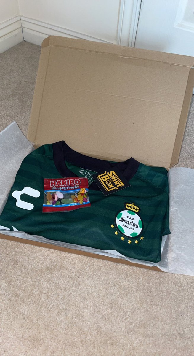 SteveRW29's tweet photo. Shoutout to @shirtinabox1 for this @ClubSantosEn 🔥 https://t.co/MKmdITPJUM