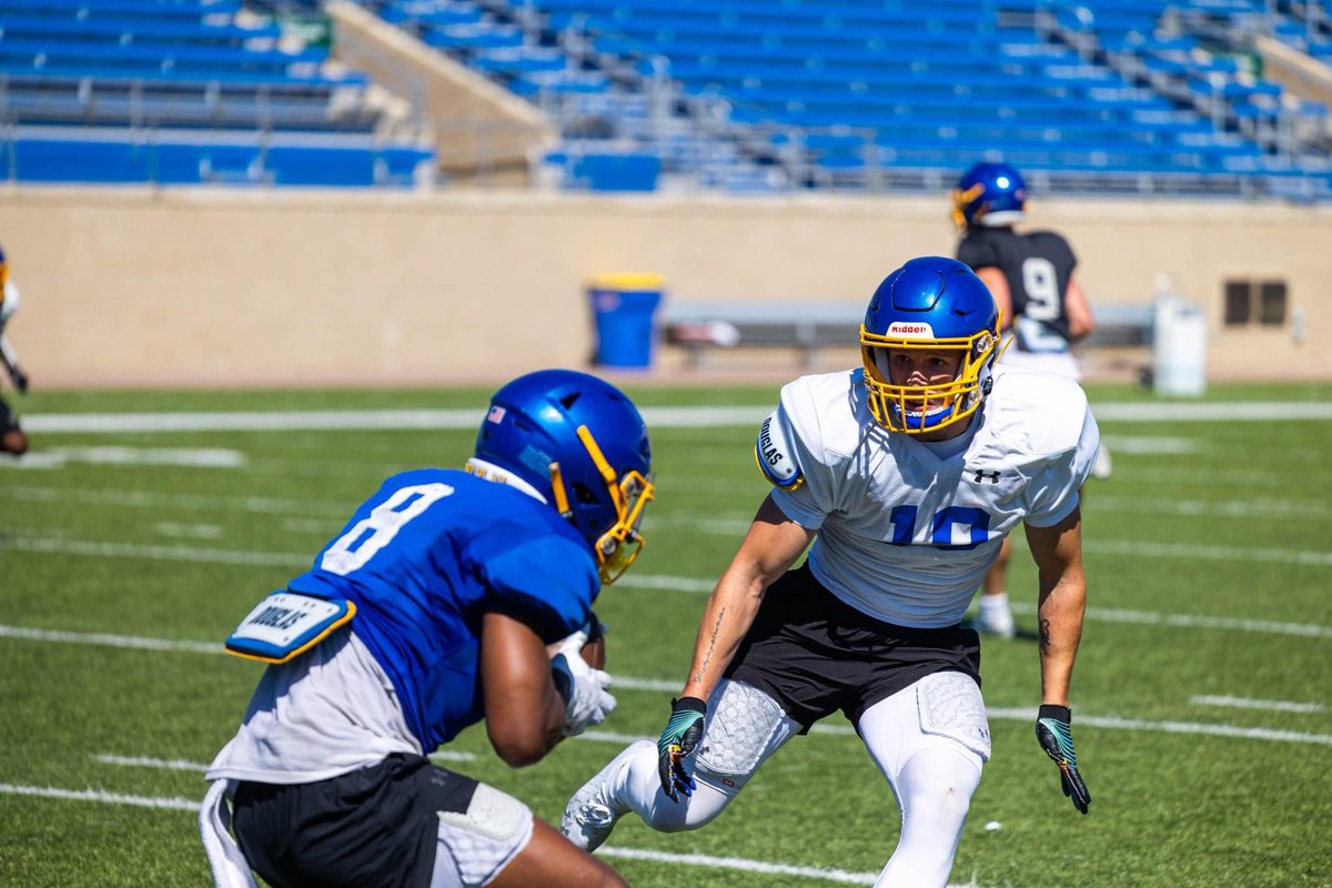 Selects Football tweet media