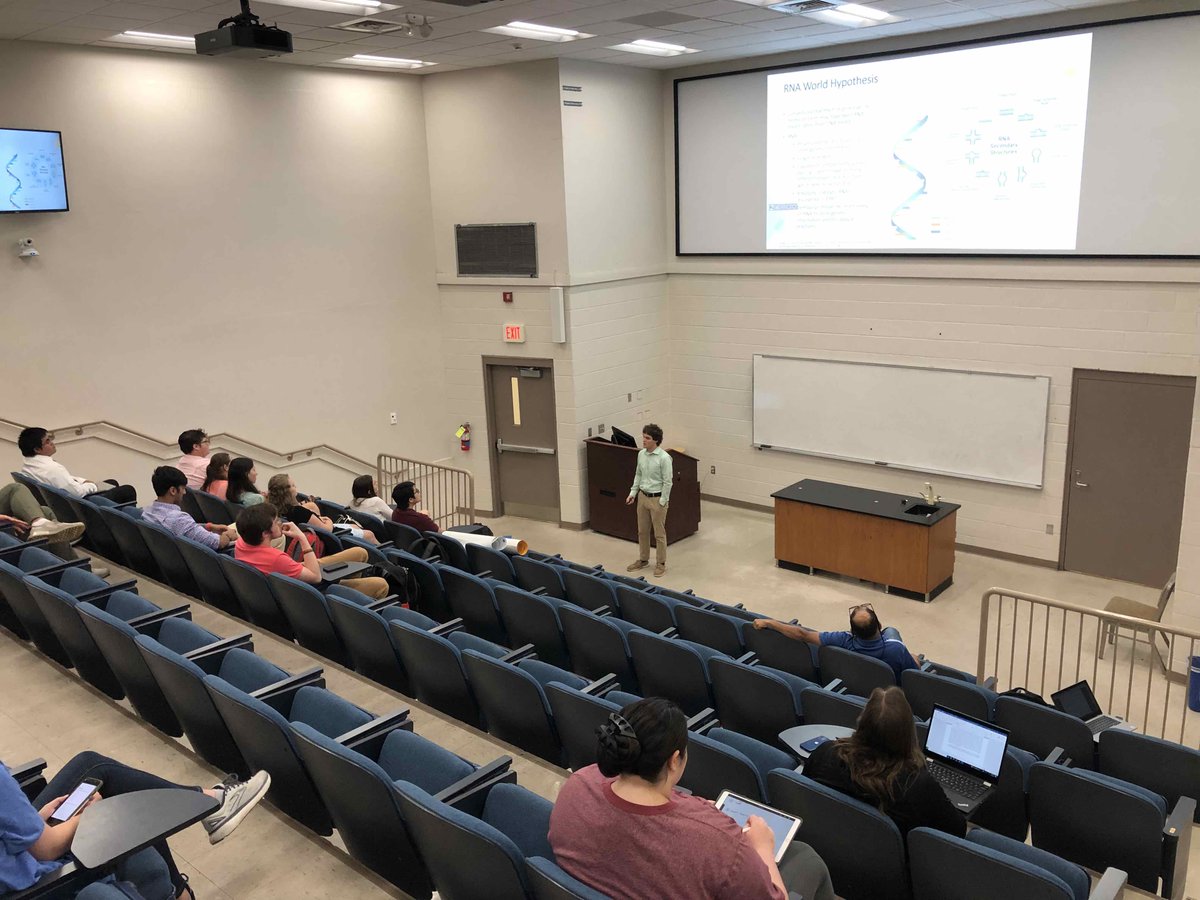 SongGuoUSM's tweet photo. 2022 USM Chem REU final oral presentation. Impressed with how well our cohort has grown as a chemist during the summer! Part 1. #USMChemREU https://t.co/56jNKvQGcu