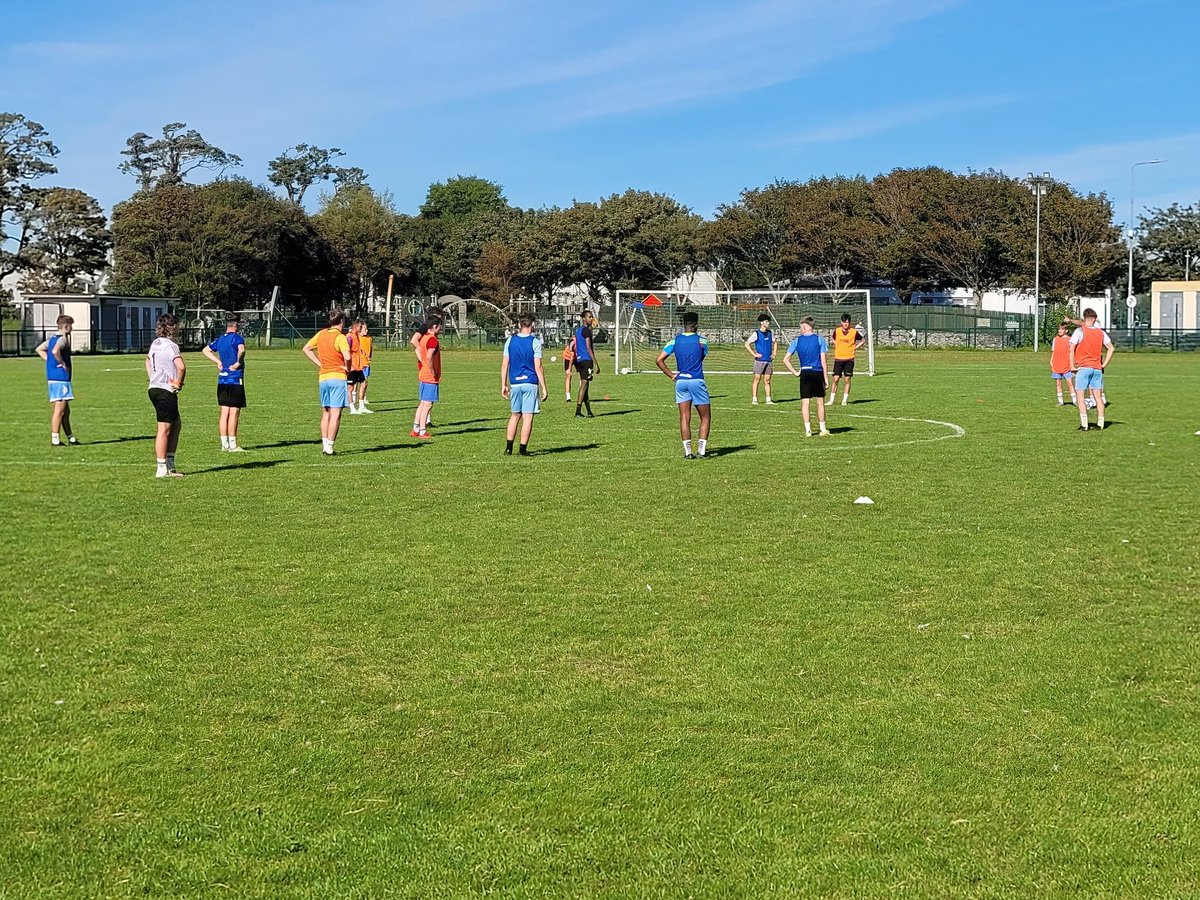 MervueUnitedAFC's tweet image. Great to have @PassNSupport1 @SteveLilley4 at Fahy's Field this afternoon doing some coaching sessions with our U12 and U17 squads getting ready for the new season.
@Ger227Ger 
#realplayerdevelopment