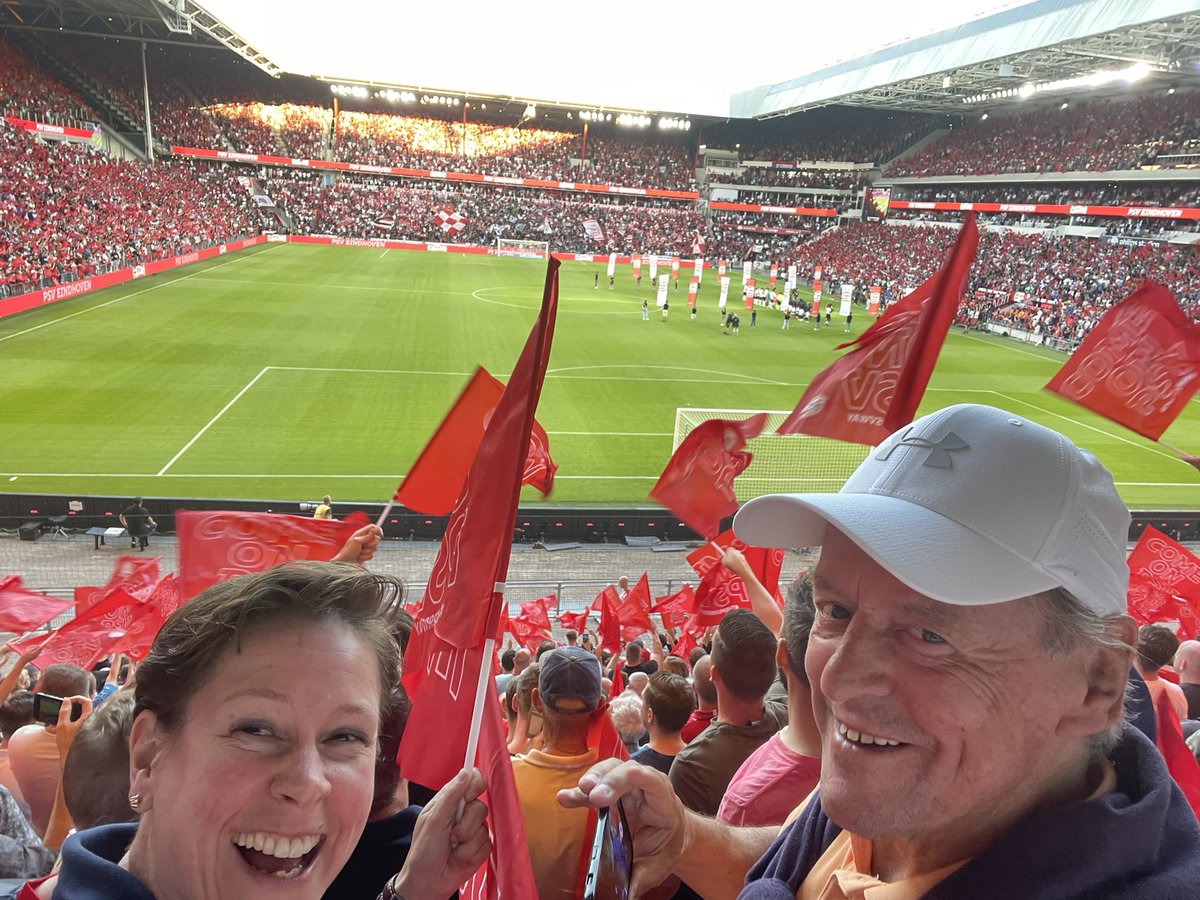 Sfeertje hoor! #vooruitdieroodwitten #psv