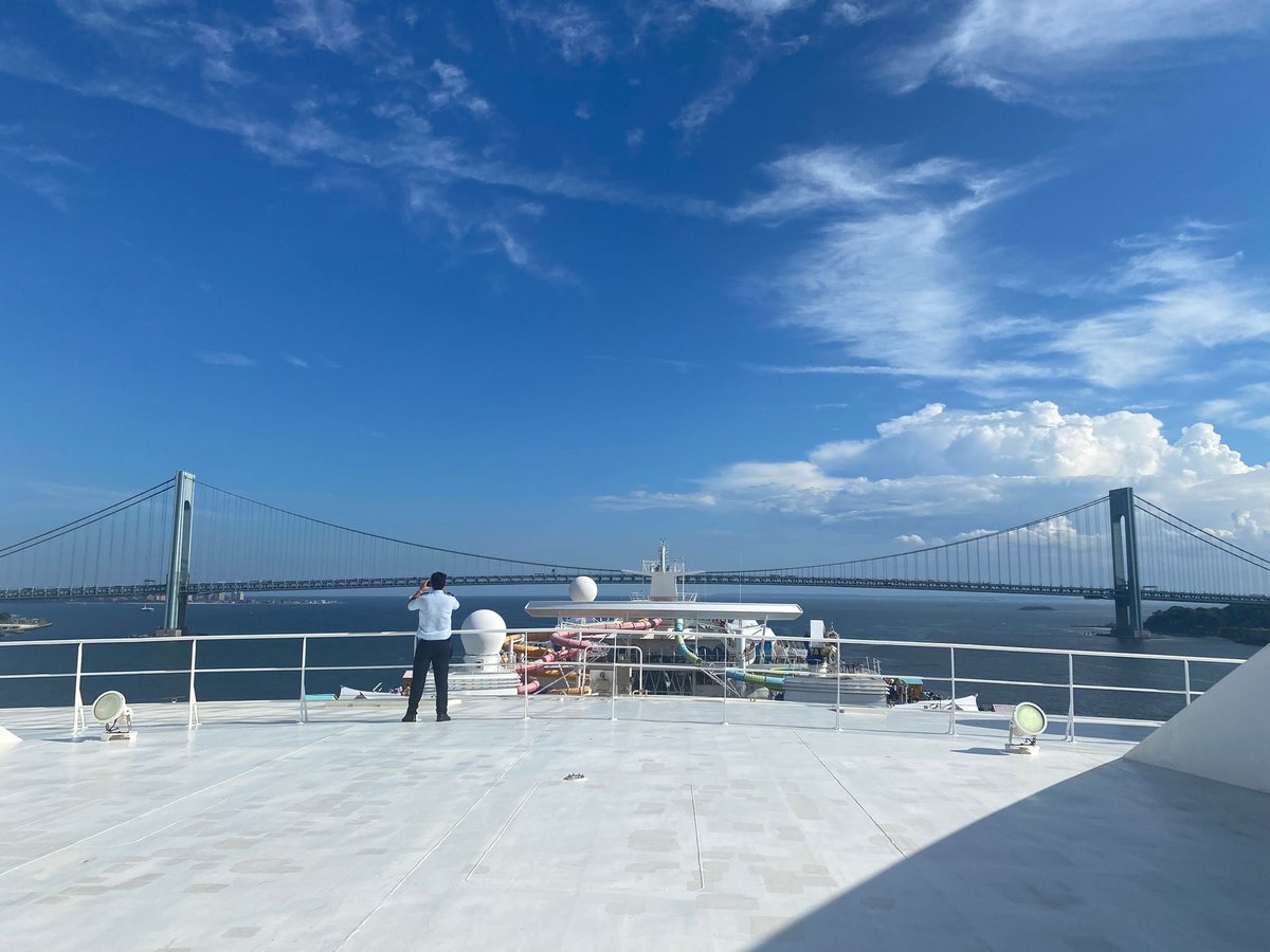 JamesVanFleet's tweet photo. Howwwww little clearance is there when @RoyalCaribbean Oasis of the Seas goes under the Verrazano Bridge coming in and out of New York Harbor? 4 meters (13 feet) or just a smidge over 2 JVF’s. That’s IT! Great shots showing how close from 1st Officer Magdalena. https://t.co/RAgR1GuToR