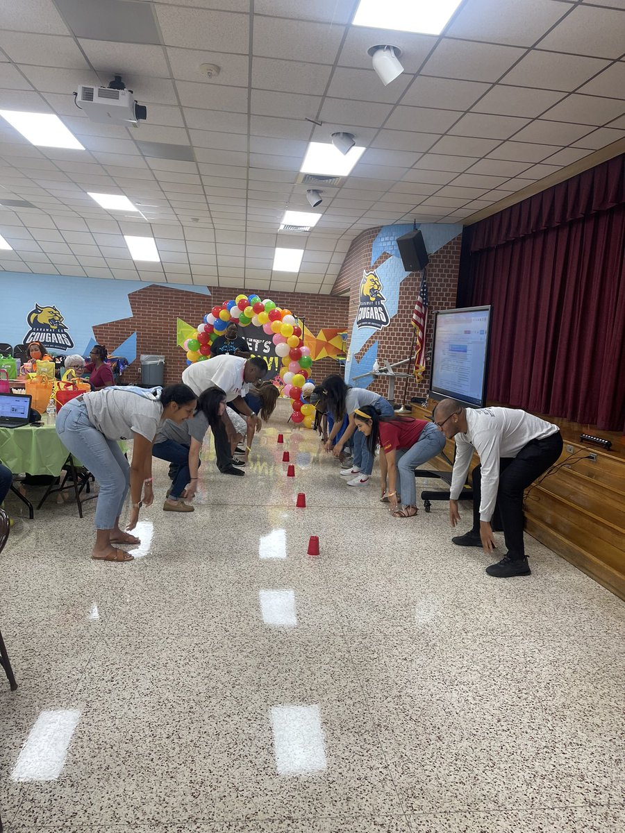 APEHernandez's tweet photo. LET’S GLOW AND GROW ✨Ready or not, the 22-23 school year is here! 🎉  @CarawayES_AISD @DrA_Marshall @MsColeman07 #MindsetMatters #WelcomeBack https://t.co/DX2V5ZxxGu
