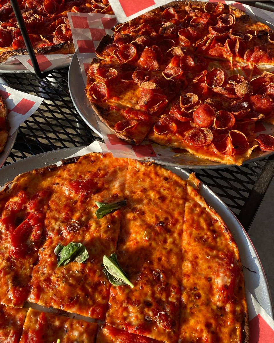 We're slinging pizzas the rest of the week 🍕🧀 

Wednesday 8/9: 5 PM - until you're not hungry anymore
Thursday 8/10 - Saturday 8/12: 5 PM - 10 PM
Sunday 8/13: 5 PM - 9 PM

📸: Viennavafoodies on IG