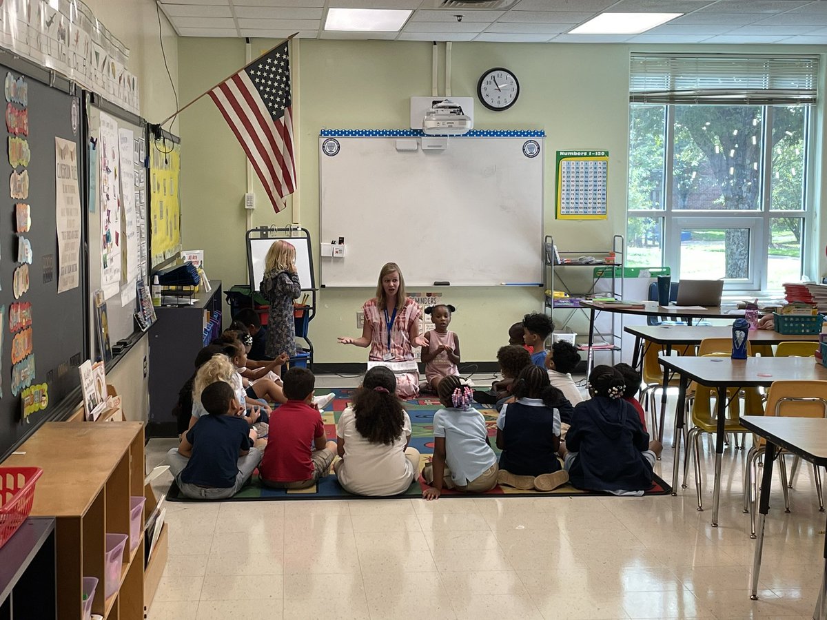 Dropping of transportation forms is the best time to catch our firsties in <a href="/HeggertyPA/">Heggerty</a> action! Way to go Ms. Ashley and Ms. Gramlich! <a href="/DunwoodySprings/">DunwoodySpringsElem</a> <a href="/MrsKLanier/">Kelsey Lanier</a>
