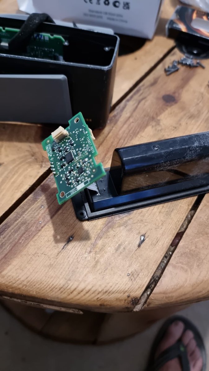JonBrookes3's tweet photo. @Bose is it practising good environmental responsibility that you deliberately do not allow the battery to be replaced easily? Soldered onto the circuit board requiring professional work. Awful example of built in obsolescence to drive your profits #bosespeakers https://t.co/uzs9FRwBUW