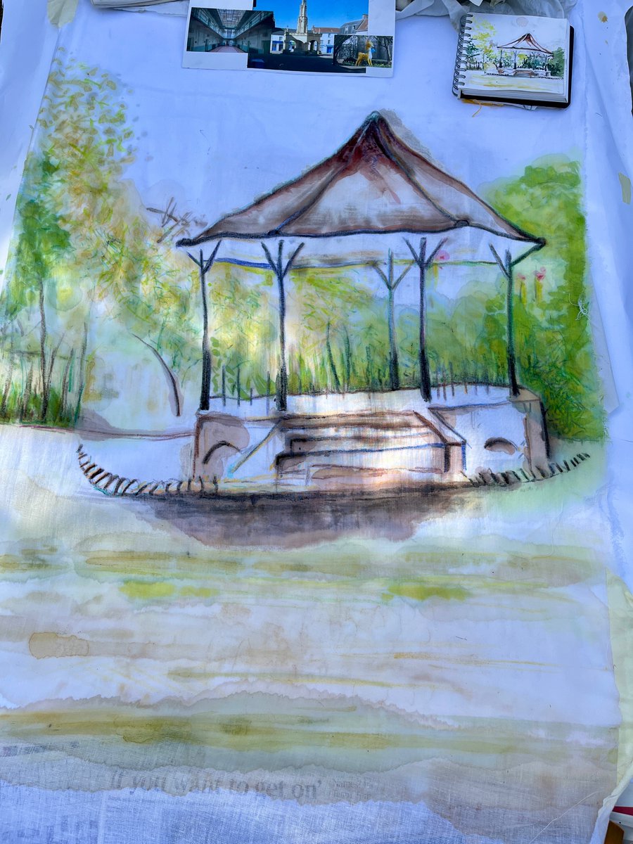 fionasculpture's tweet photo. Wonderful morning at Collett Park drawing together on fabric for The Gleaning. Layered wax/oil pastels with #inks including homemade #turmeric #onionskin #avocadopit #oakgall #buddleia. Thanks to all who took part! Next #freeworkshop 16/9 10-12 https://t.co/evKpjmzSub https://t.co/zrDmTP5p4E