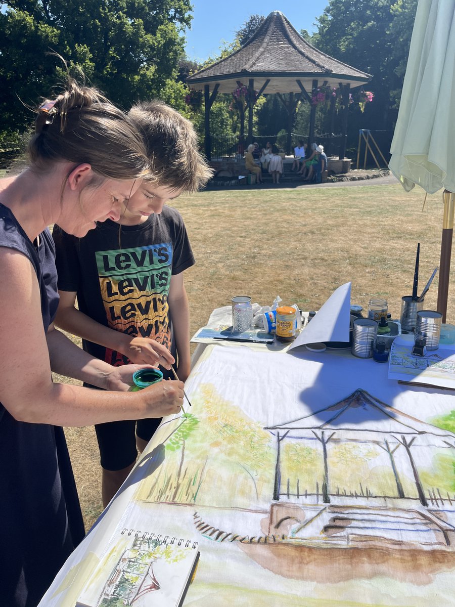 fionasculpture's tweet photo. Wonderful morning at Collett Park drawing together on fabric for The Gleaning. Layered wax/oil pastels with #inks including homemade #turmeric #onionskin #avocadopit #oakgall #buddleia. Thanks to all who took part! Next #freeworkshop 16/9 10-12 https://t.co/evKpjmzSub https://t.co/zrDmTP5p4E
