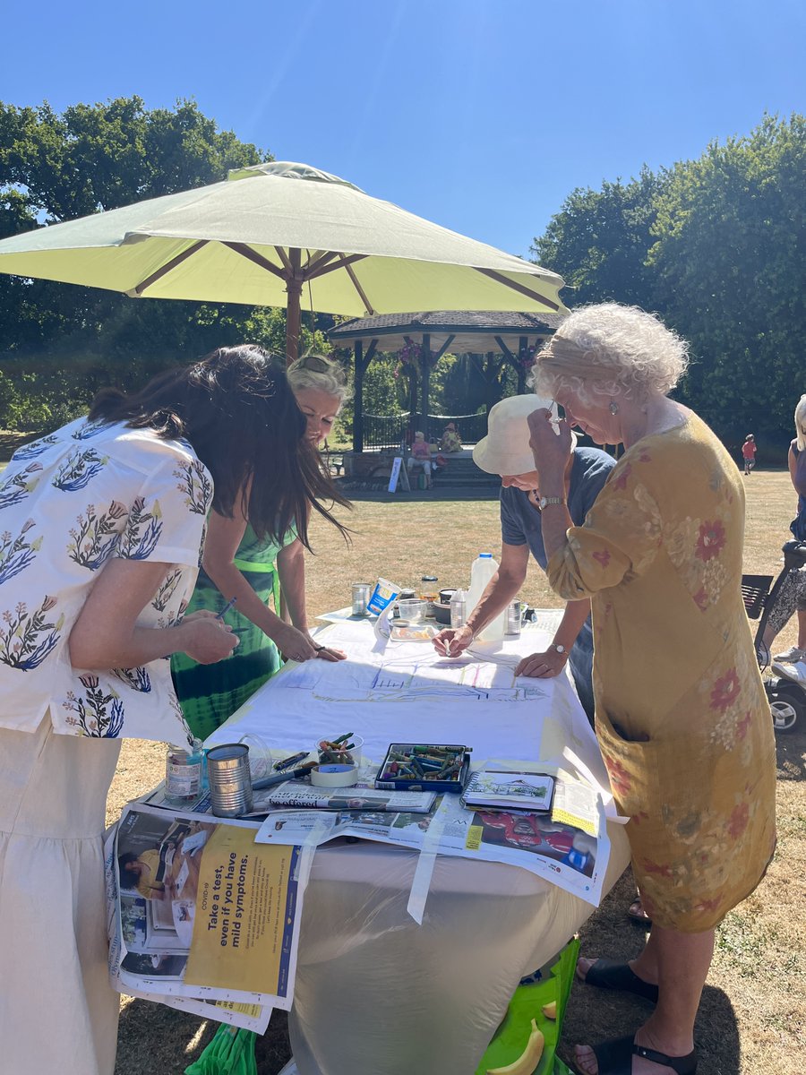 fionasculpture's tweet photo. Wonderful morning at Collett Park drawing together on fabric for The Gleaning. Layered wax/oil pastels with #inks including homemade #turmeric #onionskin #avocadopit #oakgall #buddleia. Thanks to all who took part! Next #freeworkshop 16/9 10-12 https://t.co/evKpjmzSub https://t.co/zrDmTP5p4E