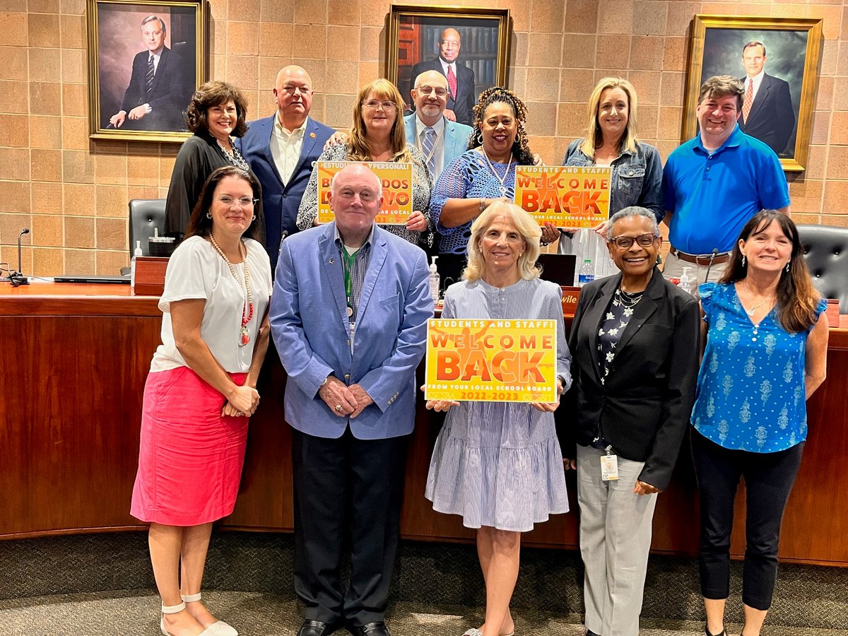 gcschools's tweet photo. Greenville County Schools’ Board of Trustees welcomes back our staff and students to the 2022-23 school year! @SCSBA
#gcsbts22
#gcsstrong
#BuildingaBetterGraduate
#GraduationPlus
#CountdowntoFirstDay https://t.co/9HdmHhKlzJ