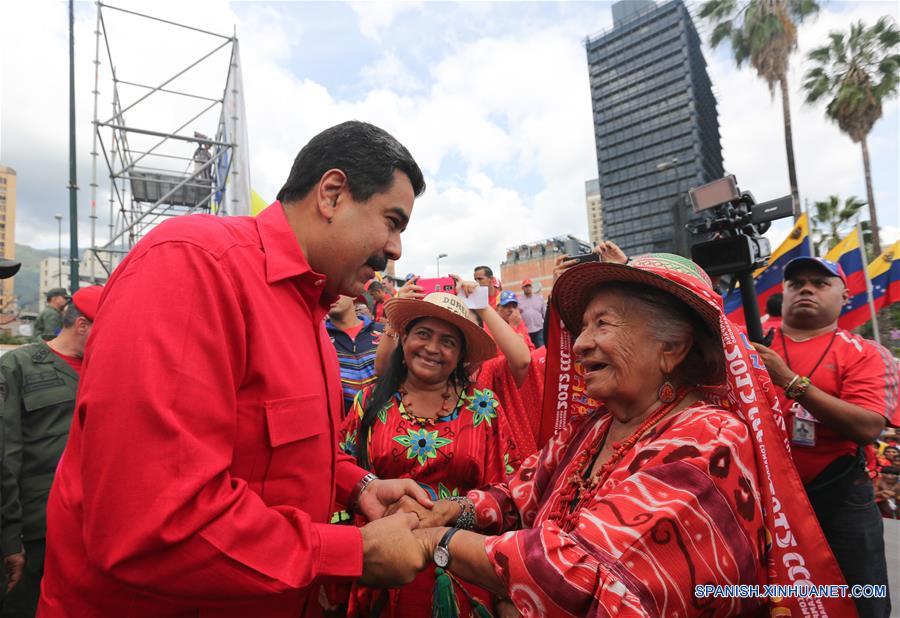 ¡Hoy y todos los días somos indígenas! 

En toda Venezuela y el mundo conmemoramos el Día Internacional de los Pueblos Indígenas, rindiendo honor a nuestras raíces originarias de nuestra Patria. 

<a href="/NicolasMaduro/">Nicolás Maduro</a> 
@MPPEDUCACION