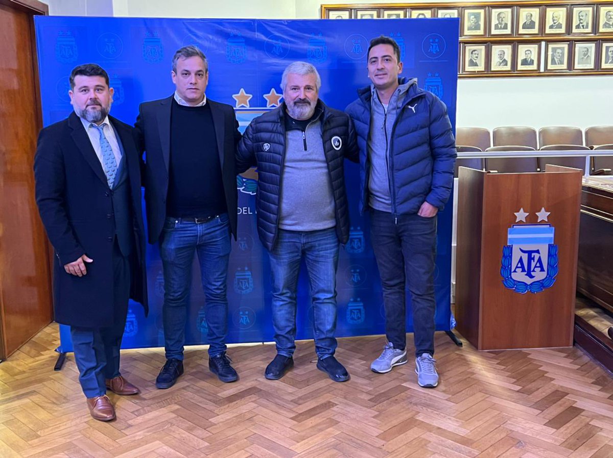 📦 En el día de hoy, con la presencia de nuestro Presidente <a href="/tapiachiqui/">Chiqui Tapia</a> , se llevó adelante la elección de Asambleístas de la #PrimeraC . Felicitamos a Flavio Fernández (Lamadrid), César Mansilla (Real Pilar), Javier Gómez (Claypole) y Marcelo Gómez (Liniers) 💪🏻⚽️🇦🇷