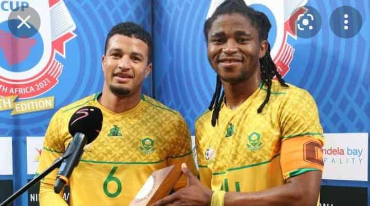 DicksonLehari's tweet photo. These 2 give me so much confidence!! The way they control the midfield is amazing!! Kaizer Chiefs did great in the transfer season.

With Matlou joining them, we looked amazing. Well balanced and creative 

#Amakhosi4Life #Maart #Sithebe https://t.co/ppJEbkaU1T