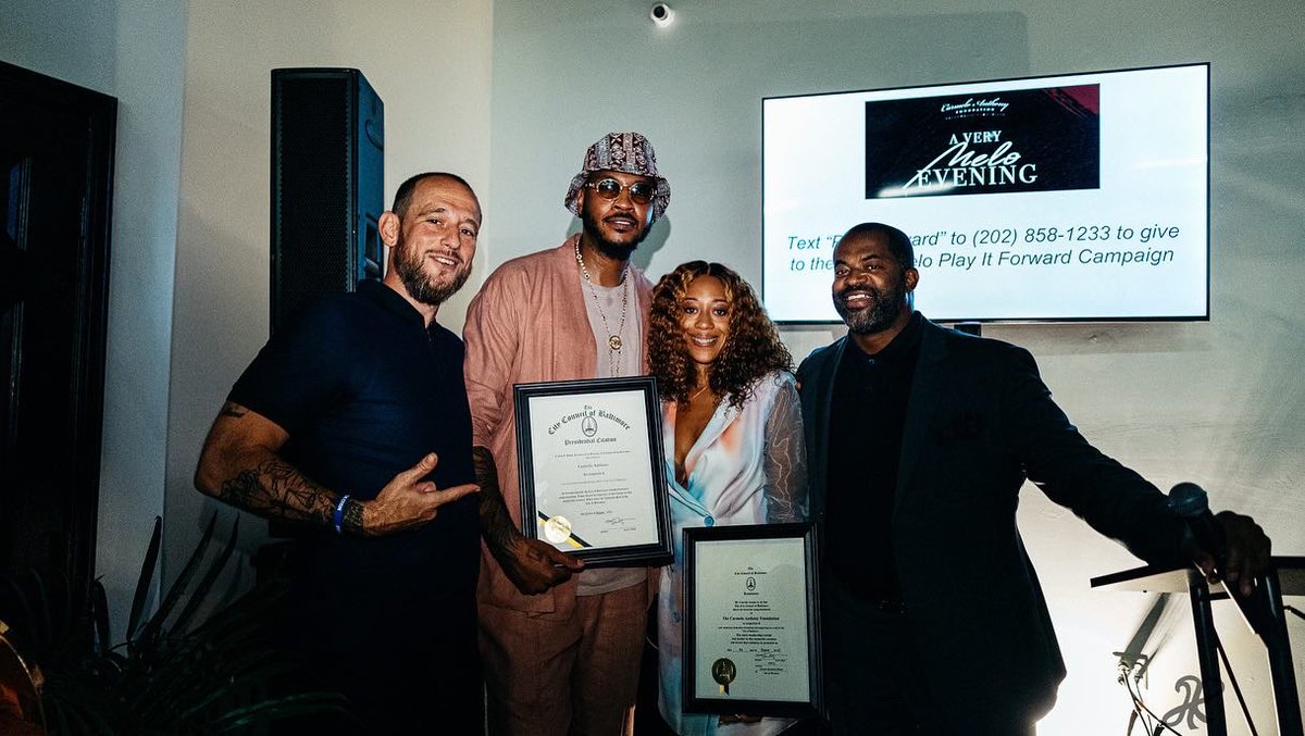 carmeloanthony's tweet photo. Appreciate all the support this weekend from @urbanreadsbooks
@dyrsdc @FreeMindsDC #teammelobasketball and many more https://t.co/8cH1FN7Ygk