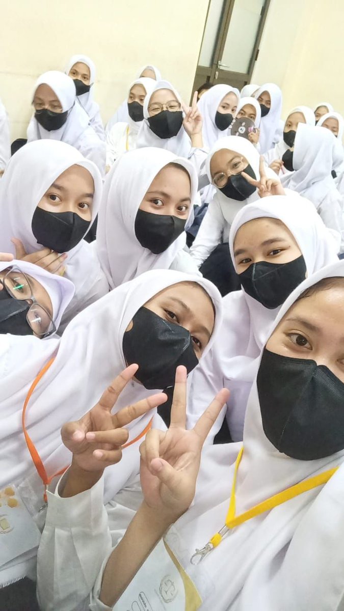 jihandoangg's tweet photo. ini kita lagi nunggu buat perkenalan semua dosen. selain itu, kita juga bermain games. seruu bangett!!
#VOKASIIMPACT
#MPKMB59SVIPB
#IPBDIGDAYA
#VOKASIJUARA
#TheGlimpseStoryofGatamalaAgrinawa https://t.co/rppzZN4cHf