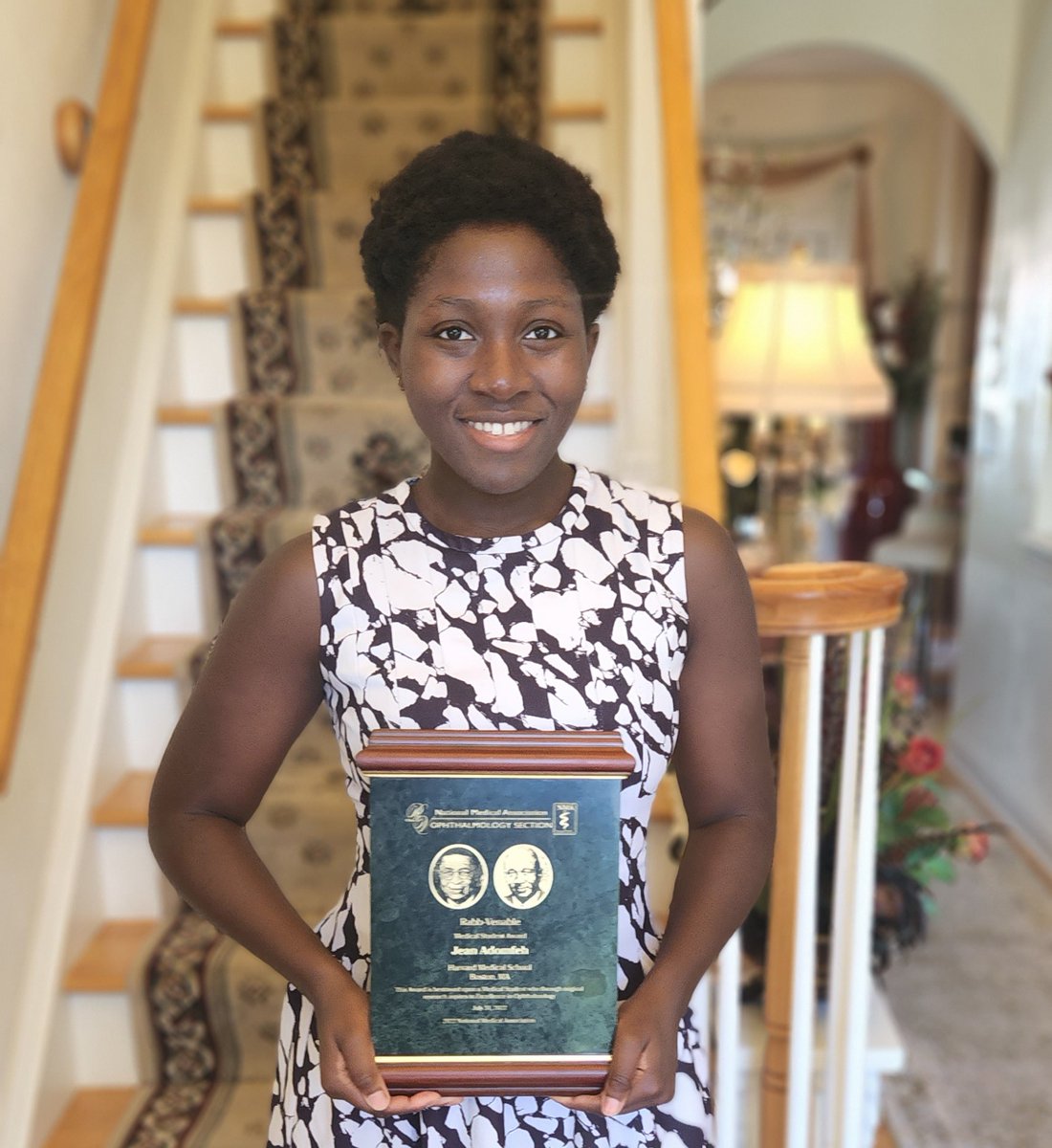 DrJeanAdomfeh's tweet photo. Thank you for the Medical Student Award, Rabb-Venable Excellence in Ophthalmology Research Program @rabbven! It was a such a pleasure presenting my paper, and it is truly an honor to receive this award. https://t.co/4iXU6FmmrG