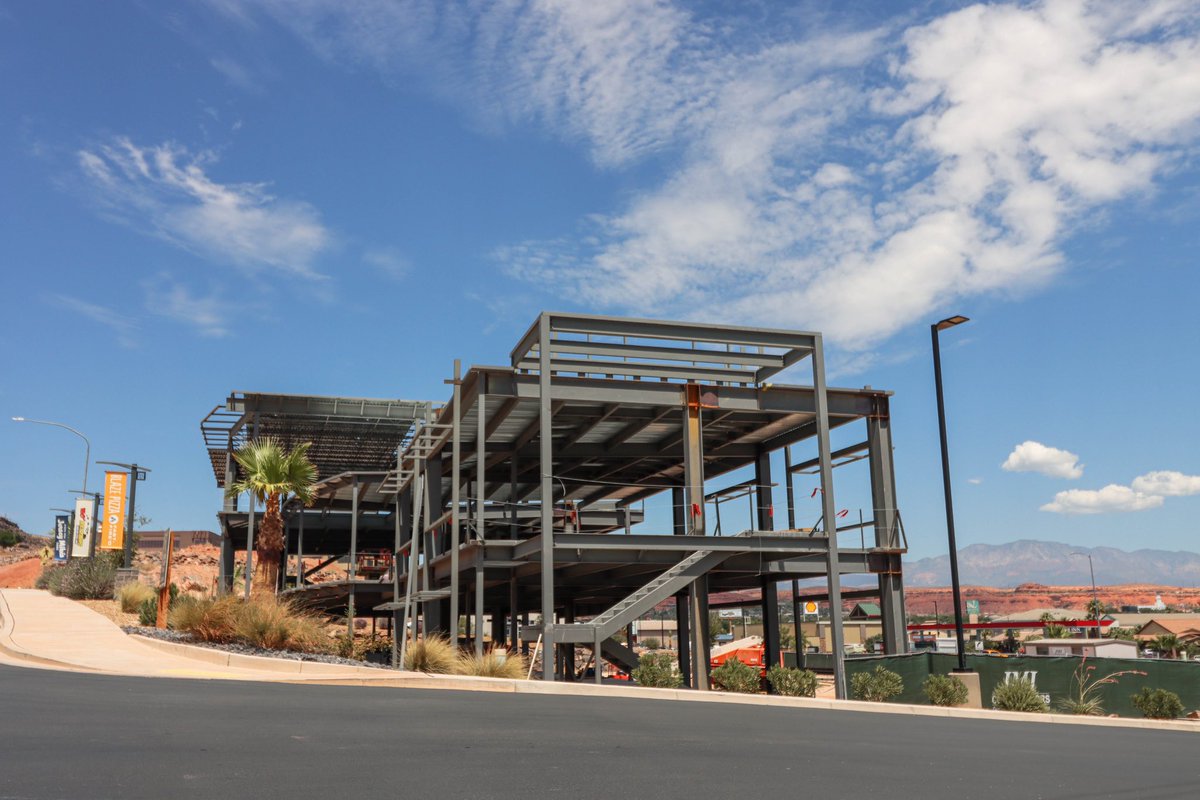 JMIConstructors's tweet photo. Building 100 at Commerce Pointe has really taken shape over the last few months 😍 Shout out to VCBO Architecture for this outstanding design! Follow the progress at 1333 S Hilton Drive! #commercepointe #stgeorgeutah #southernutahbuilder #architecturalphotography https://t.co/vKYheSlYT0