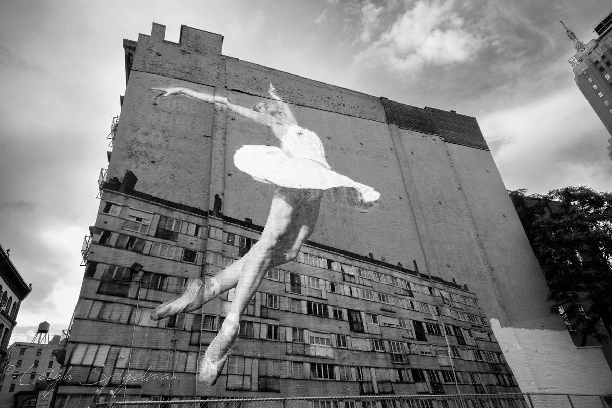 spigelman's tweet photo. As a photographer, I love NYC. Given the time to roam and eyes wide open, even on dull overcast days, there's a photo around every corner ready to soar. @FujifilmX_US @fujifilmfrance https://t.co/snsQfcDgPu