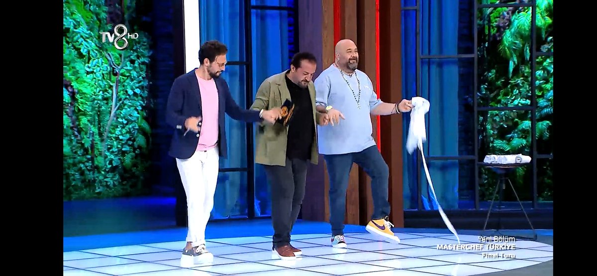 SnoopyS72's tweet photo. Sınıfta dersi sürekli sabote eden arka üçlü #masterchefturkiye https://t.co/qStpzr5hrm