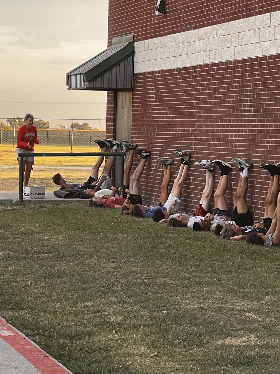 RiversRylie2026's tweet photo. HS XC has started….can you spot me?? #pushtheboys #PonderPride #runlikeagirl #dohardwell https://t.co/eWx2lHIqMr