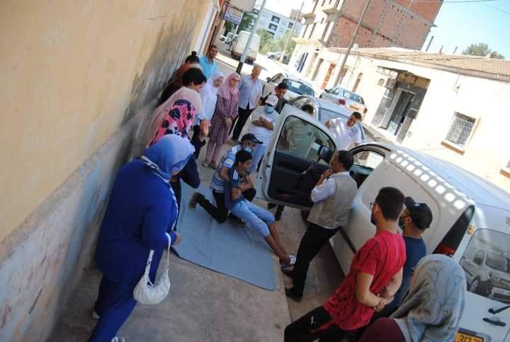 #الهلال_الاحمر_الجزائري 
#اللجنة_الولائية_للهلال_الأحمر_الجزائري_ولاية_عين_تموشنت .
CICR 
#تتواصل_تقديم الدروس الخاصة بالدورة التكوينية في الإسعافات الأولية لمتطوعي الهلال ، بمقر اللجنة الولائية للهلال الأحمر الجزائري لعين تموشنت .