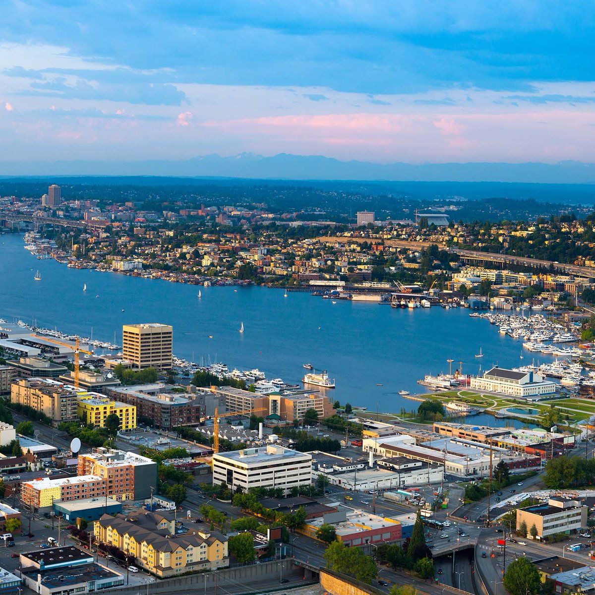 EwingandClark's tweet photo. Beautifully remodeled turnkey office spaces available for lease on Dexter Ave N!  
·
·
·
#ewingandclark #commercialrealesate #seattlerealestate #seattlecommercialrealestate #seattlebusiness #seattlesmallbusiness #seattleofficespace #southlakeunion https://t.co/iRAELE5Oyi