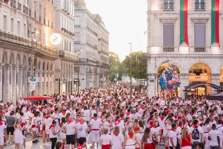 MediabaskInfo's tweet photo. Viol aux Fêtes de Bayonne : le sort des deux suspects sera connu vendredi #viol #FdB2022 https://t.co/akO4Aiy4zp https://t.co/UvhZLWRvpm