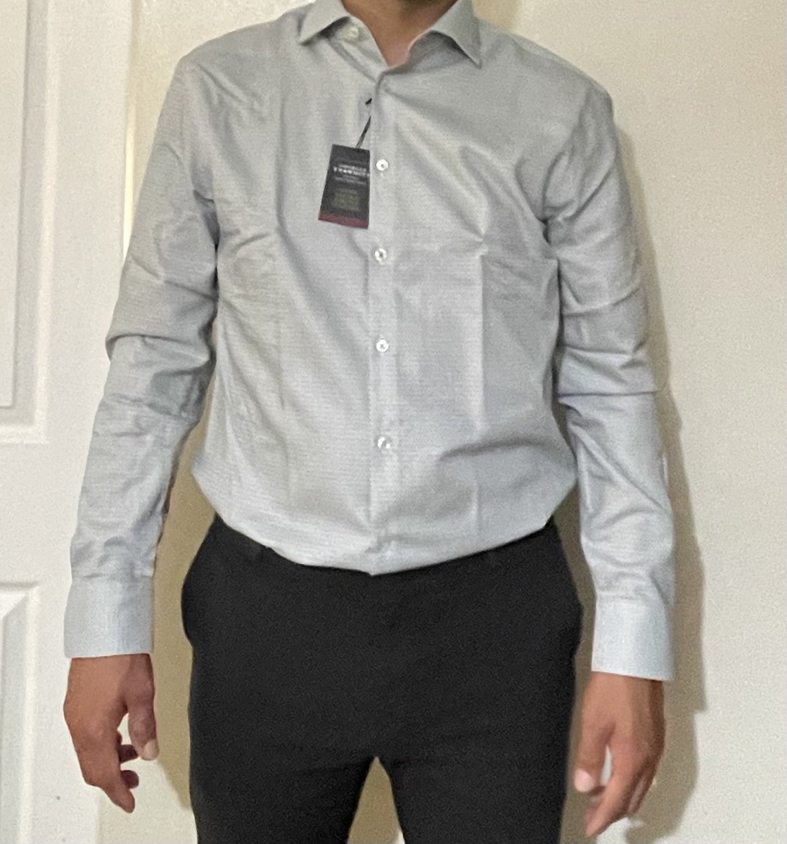 Taamral's tweet photo. @ctshirts I have to say, your shirts look great, but your sizing is #horrible for what you advertise @ctshirts 

@ctshirts you need to explain clearly what references for sizing you’re using. The shirt in this picture is EXTRA SLIM FIT. I’ll be returning them. Save some fabric… https://t.co/HGRluGXnBO