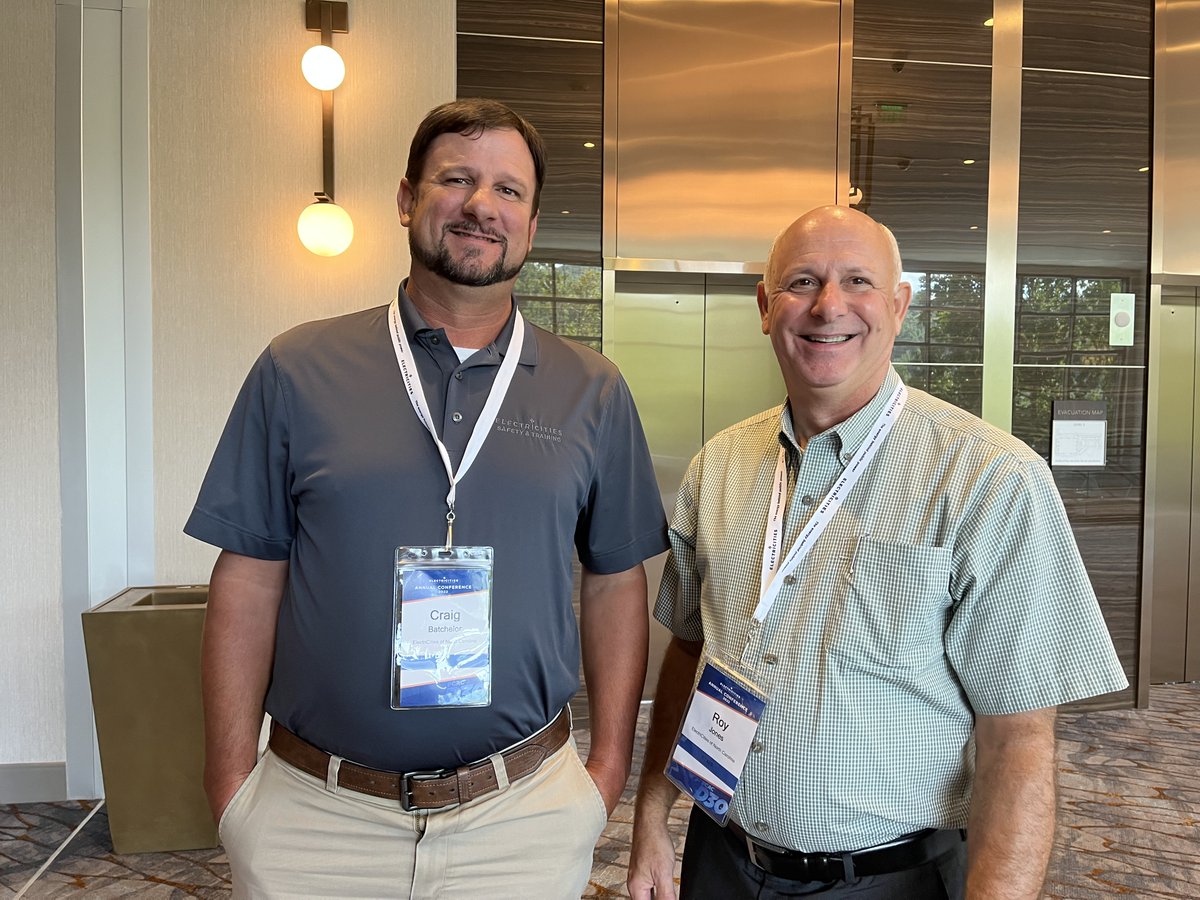 ElectriCitiesNC's tweet photo. ElectriCities' Manager of Safety & Training Craig Batchelor stopped for a quick visit with our CEO Roy Jones at #ECAC22! 📸⚡️ https://t.co/mSHLjD8ZT5