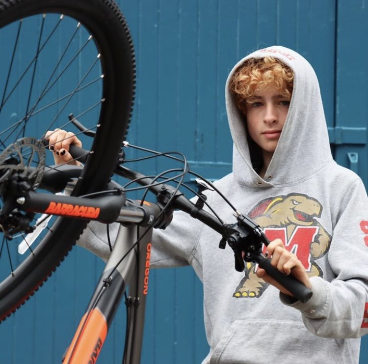 TheBikeStation's tweet photo. It is fantastic to have enthusiastic young people in our Edinburgh workshop this week and next as part of the #ChangeCycle programme alongside @venturetrust 💛
Today’s exam results won’t define your future and there is #NoWrongPath to gaining new skills ✅ https://t.co/0oaMiSBXbN