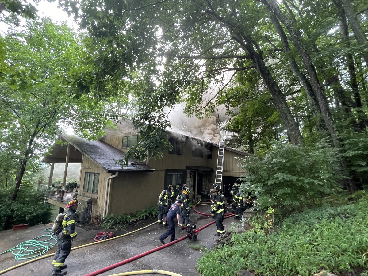 AshevilleFD's tweet image. Battalion 1 companies on the scene of a working structure fire 14 Sunset Summit. Fire is in the attic. Occupants are out of the building.