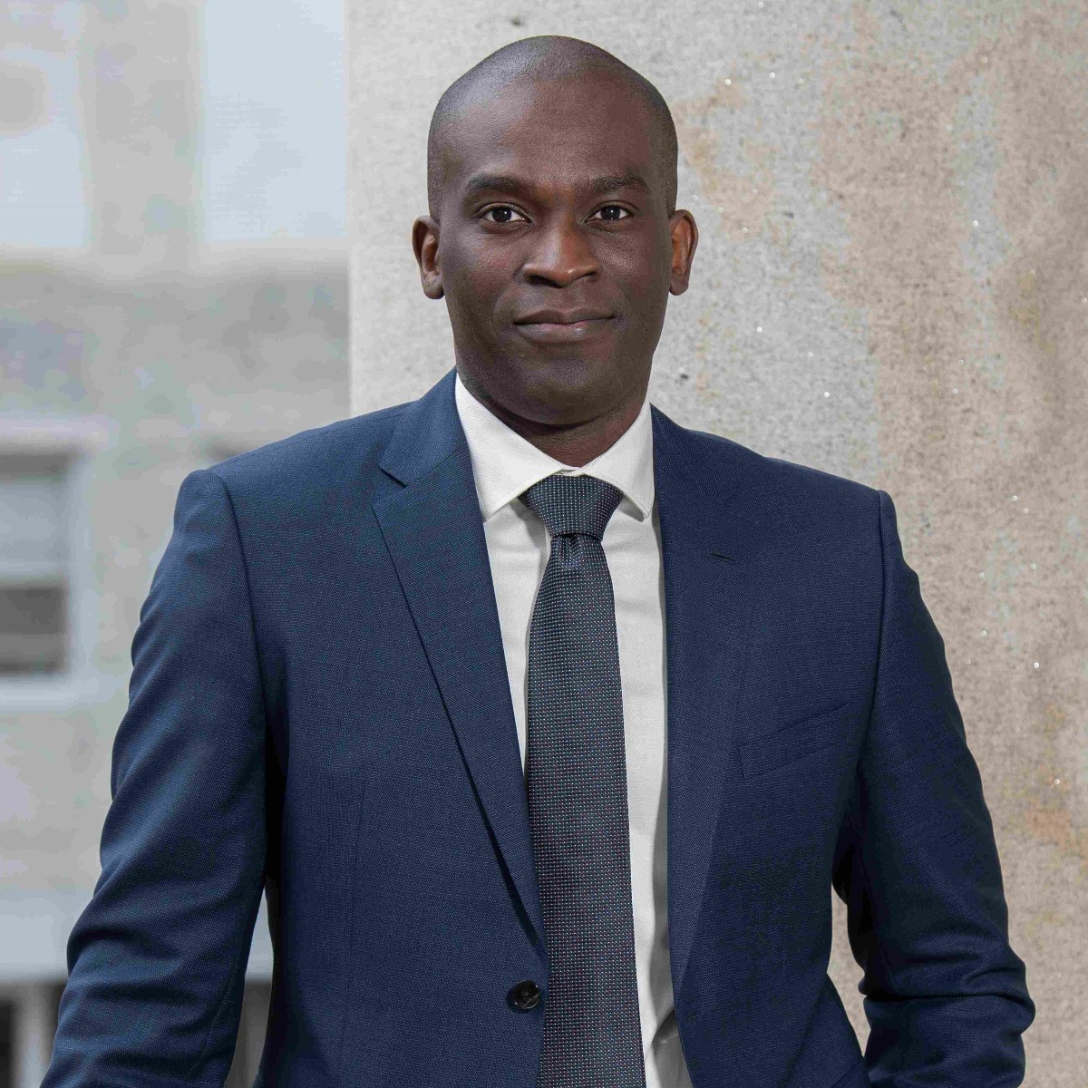 Research at #MGHanesthesia explores the biological and neurophysiological basis of postop #delirium and its connection to #Alzheimer's disease and related dementias. Read about the MINDDS Trial being led by Dr. Seun Johnson-Akeju, anesthetist-in-chief: fal.cn/3qTVT