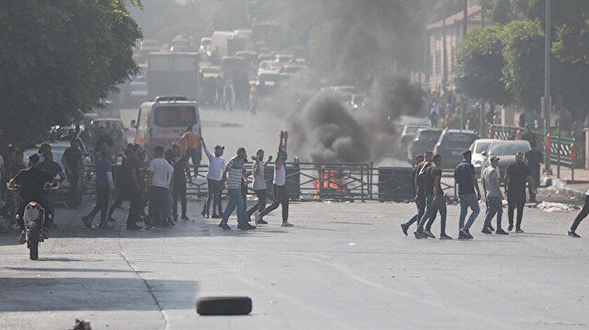 İşgalci İsrail askerlerinin Batı Şeria'daki olaylarda gerçek mermiyle yaraladığı 17 yaşındaki Filistinli de hayatını kaybetti.
#İsrailHaddiniBil