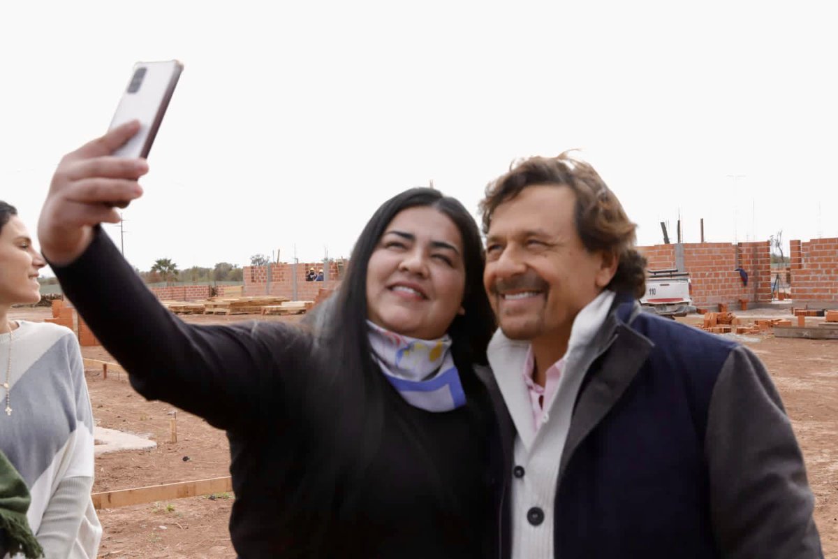 Cumpliremos el sueño de 40 nuevas familias de la Casa Propia 🏡♥️

👉🏻En Apolinario Saravia, verificamos la construcción de 40 viviendas que realizamos a través del IPV y con fondos nacionales.