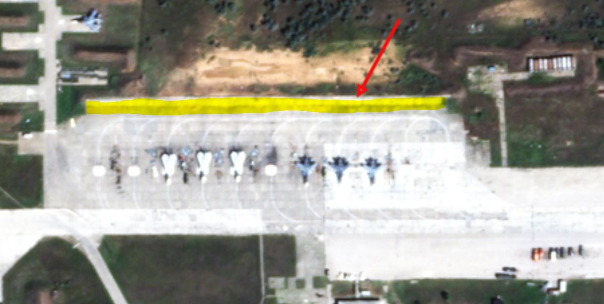 ProhodiMimec19's tweet photo. @zelfit_3D @Military_oO No. That area is narrow (only 10 concrete slabs wide) and overgrown with grass. There is no aircraft maintenance equipment. There is no markup. More like a main parking lot. https://t.co/wMktf87GO3