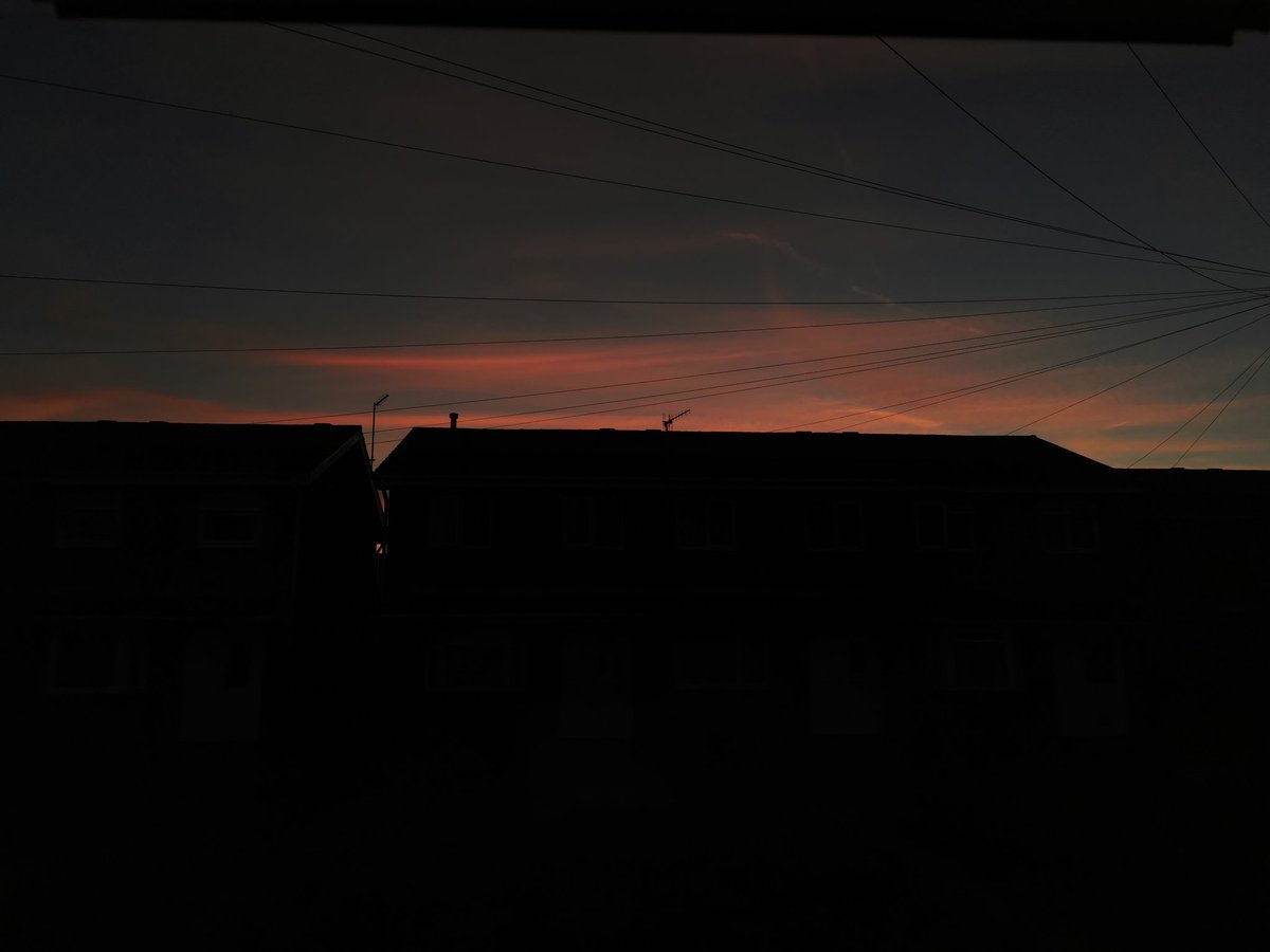 justin_kadafi's tweet photo. Sunset Tuesday #sunsetTuesday #photography #photographer #photooftheday #ThePhotoHour #StormHour #photographylovers #PhotographyIsArt https://t.co/1sn3VhG2tx