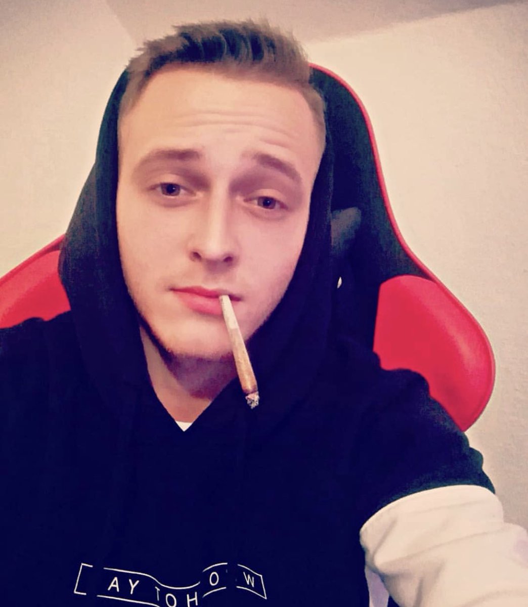 Sniping Com Memes tweet media